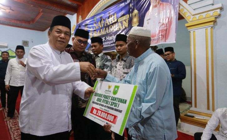 Warga Muara Basung Sambut Kehadiran Plt Gubernur Riau saat Safari Ramadan 9