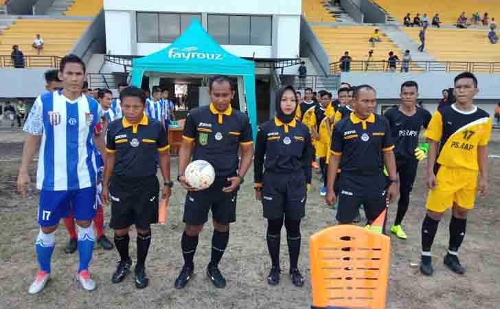 Wasit Perempuan Berhijab Riau