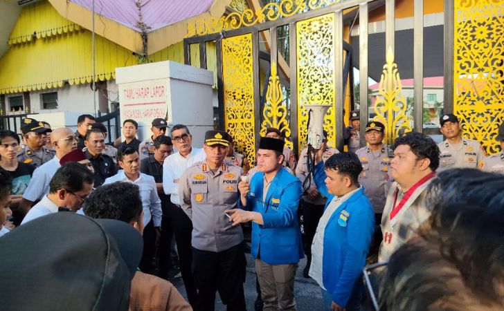 demo-mahasiswa-di-dprd-riau2.jpg