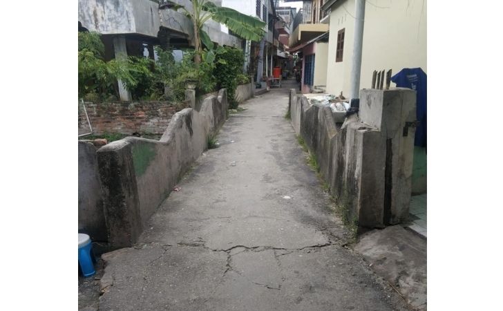 jembatan ke pasar bawah rusak