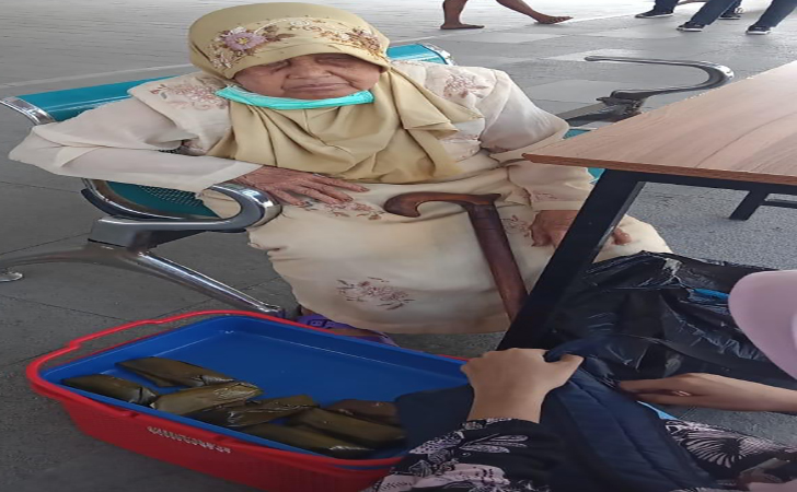 nenek penjual lepat3