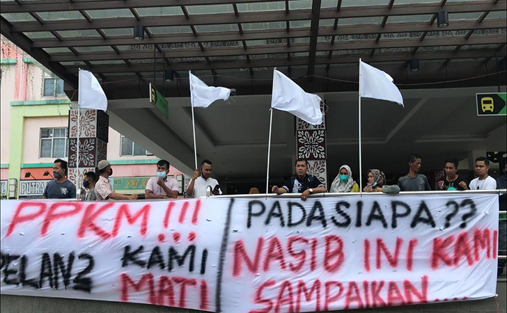 pedagang STC Pasang bendera putih2