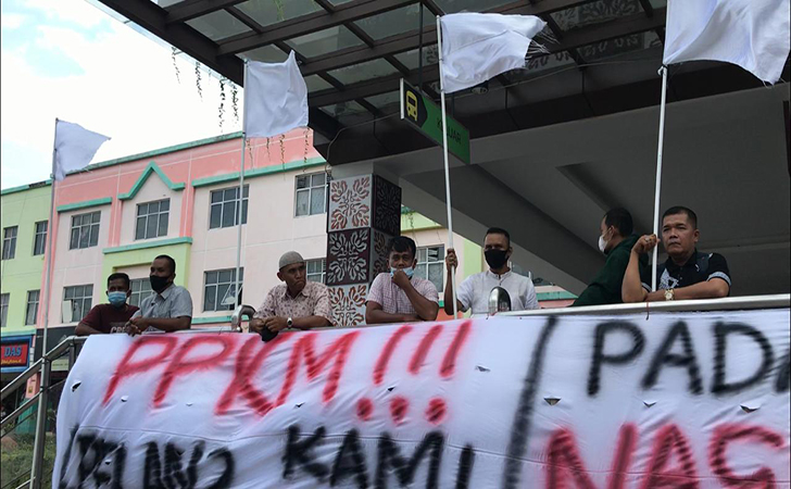 pedagang STC Pasang bendera putih3