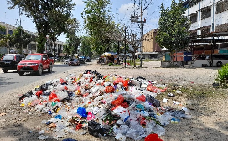 sampah menumpuk