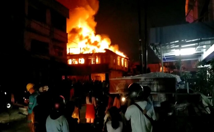 terbakar toko