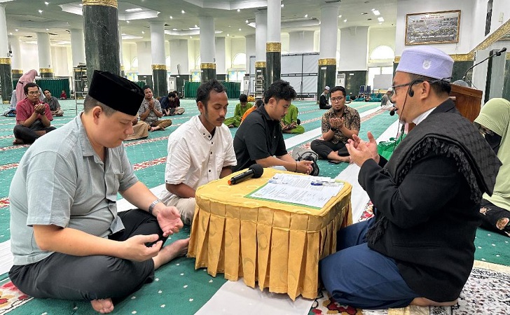 warga-pekanbaru-masuk-islam-di-annur0.jpg