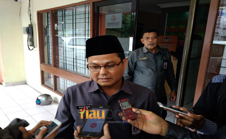 2Kepala-Badan-pengawas-pemilihan-umum-Bawaslu-Riau.jpg