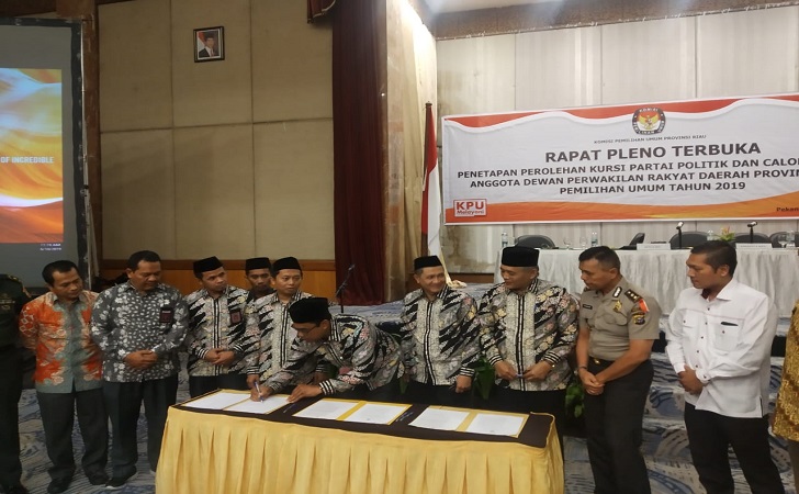 65-dprd-riau-disahkan.jpg