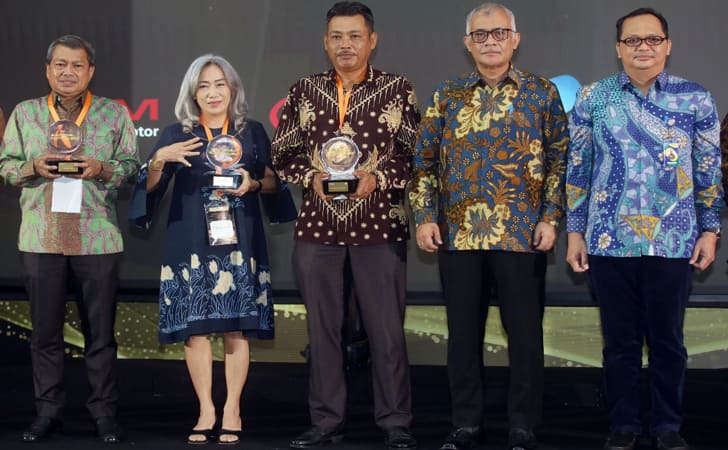 APR-Terima-Anugerah-dari-Kemenperin.jpg