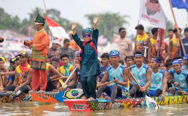 APRIL-Dukung-Empat-Jalur-di-Pacu-Jalur-Taluk-Kuantan.jpg