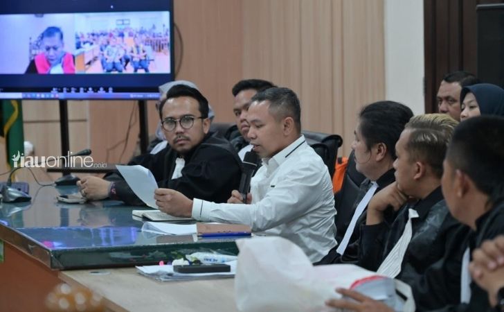 Abdul-Wahid-didampingi-kuasa-hukum.jpg