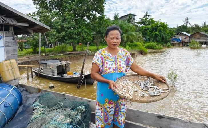 Abrasi-Gerus-Bibir-Pantai-Selat-Lalang-Sungai-Apit-Rumah-Warga-Pesisir-Terancam-Roboh.jpg
