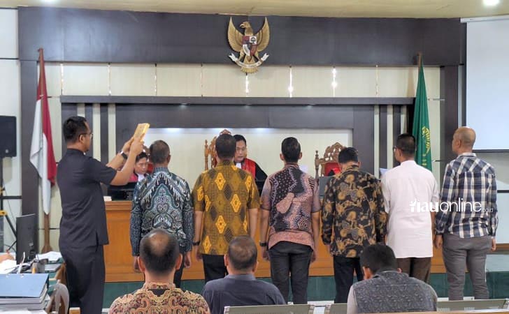 Adik-muflihun-diperiksa-di-sidang.jpg