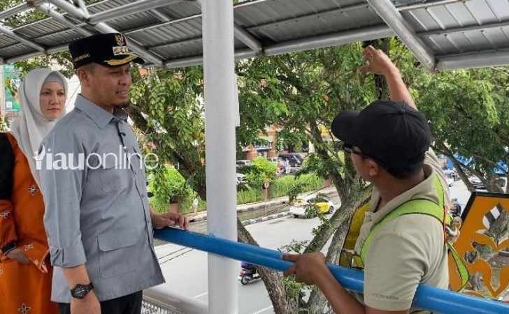 Agung-Nugroho-Tinjau-Revitalisasi-JPO-Sudirman-Disiapkan-Jadi-Ikon-Baru-Kota.jpg