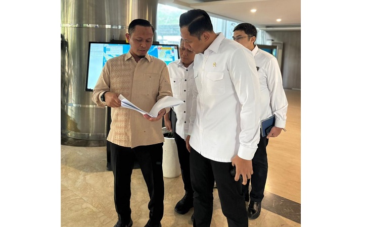 Agung-temui-AHY.jpg