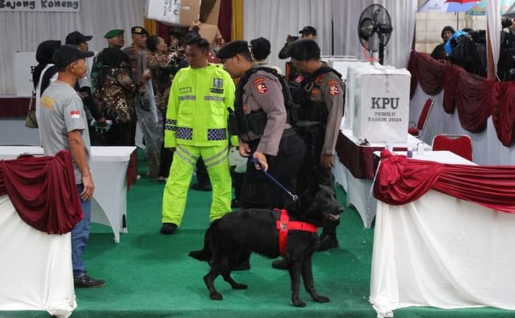 Anjing-pelacak-di-tps-prabowo.jpg