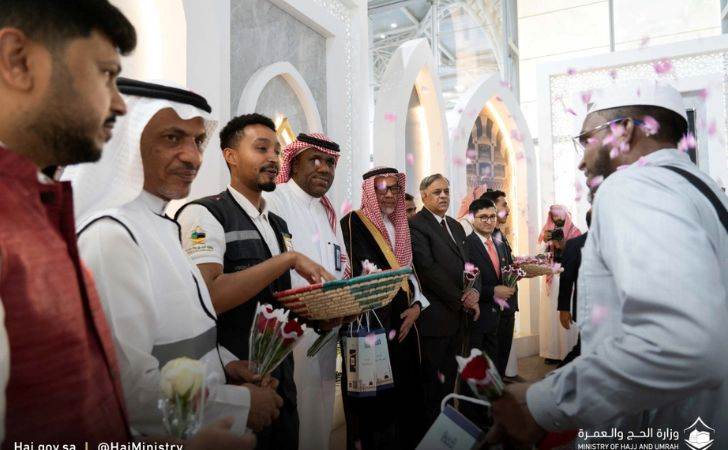 Arab-Saudi-Sambut-Hangat-Kedatangan-Jemaah-Haji-Gelombang-Pertama-2025.jpg
