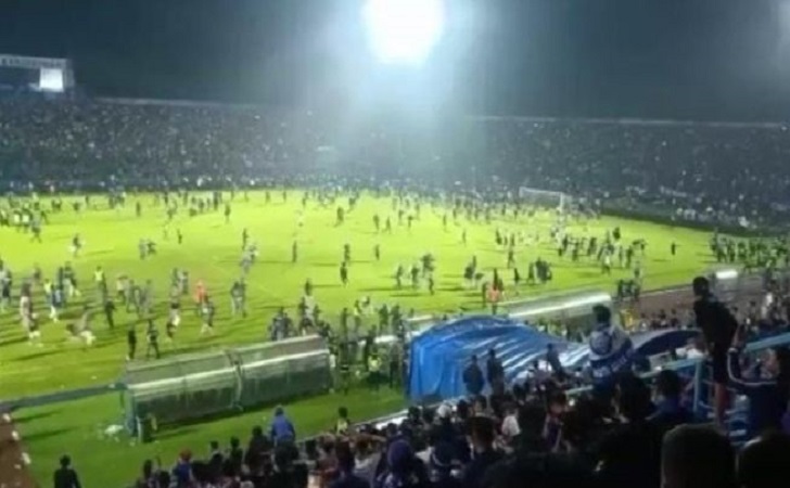 Aremania-mengamuk.jpg