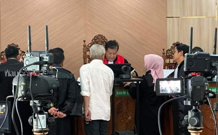 Arief-Setiawan-di-Pengadilan.jpg