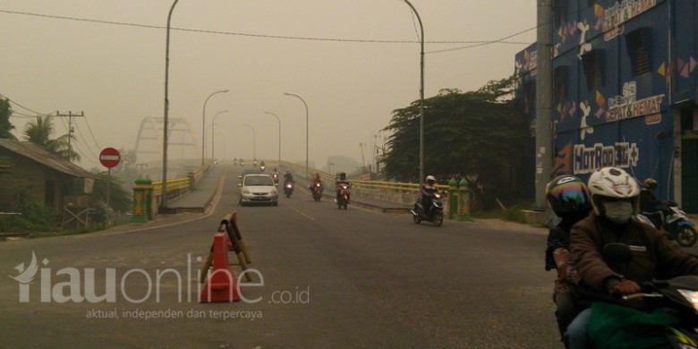 Asap-Selimuti-Jembatan-Siak-III.jpg