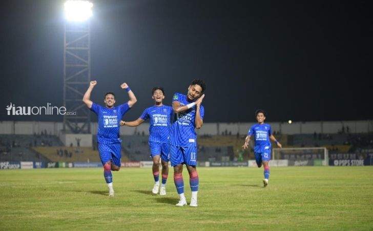 Asir-asiz-usai-cetak-gol.jpg