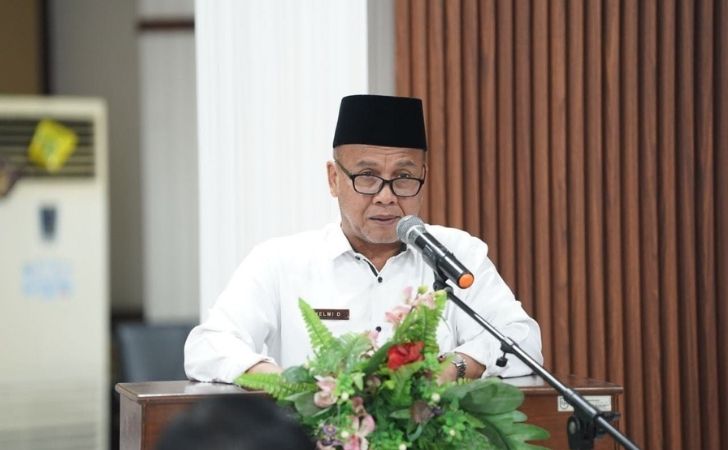 Asisten-II-Sekretariat-Daerah-Provinsi-Riau-Helmi-D.jpg