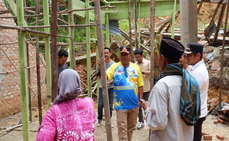 BPBD-Tinjau-lokasi-longsor-di-pekanbaru.jpg