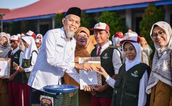 BRK-Syariah-Dukung-Program-Bank-Sampah-dan-Literasi-Keuangan-Pelajar.jpg
