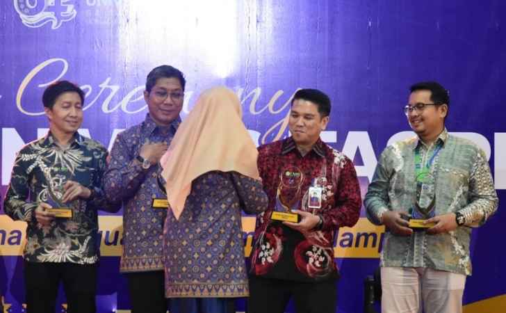 BRK-Syariah-Raih-Penghargaan-Kemitraan-Ekosistem-Keuangan-Kampus-dari-UNRI.jpg
