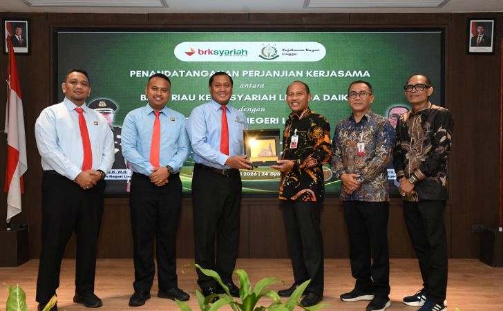 BRK-Syariah-dan-Kejari-Lingga-Teken-Kerja-Sama-Hukum-Perdata-dan-TUN.jpg