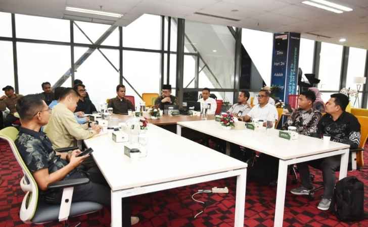 BRK-Syariah-dan-Pemko-Dumai-Bahas-Percepatan-QRIS-Realtime-Splitting-Pajak-Daerah.jpg