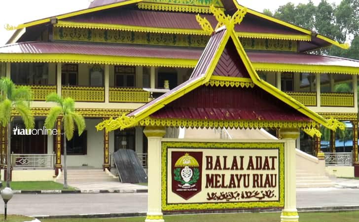 Balai-Adat-Melayu-Riau.jpg