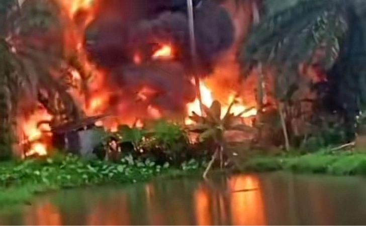 Bangunan-Diduga-Gudang-BBM-di-Dumai-Terbakar.jpg
