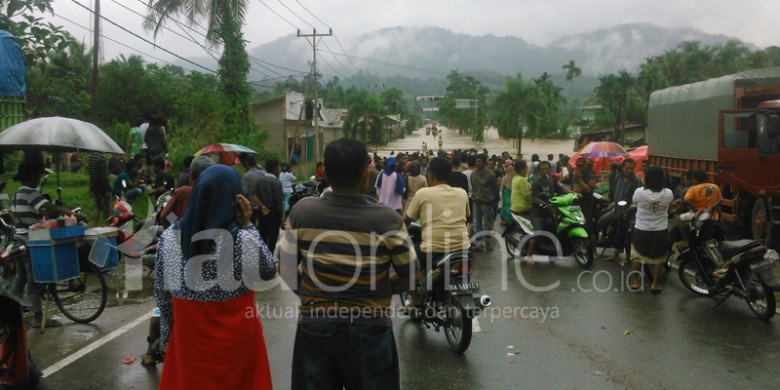 Banjir-Pangkalan-Rendam-Jalan-Lintas.jpg