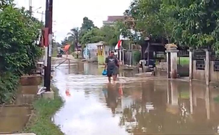 Banjir-Rendam-Puluhan-Rumah-di-Rumbai-Warga-Minta-Solusi-Pemerintah.jpg