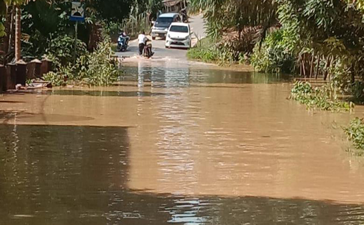 Banjir-di-Dusun-Kandi-dan-Apar2.jpg