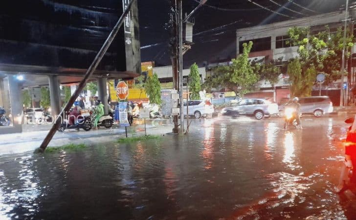 Banjir-di-Jalan-nanas-pekanbaru.jpg
