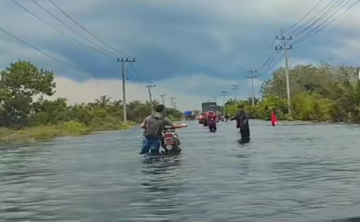 Banjir-di-Jalintim-pangkalan-kerinci.jpg