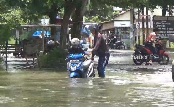 Banjir-di-jalan-cipta-karya.jpg