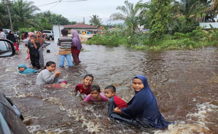 Banjir-di-kampar1.jpg