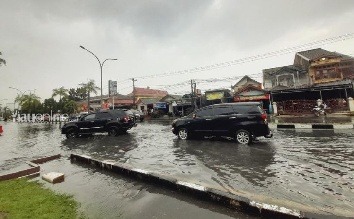 Banjir-di-pattimura-pekanbaru2.jpg