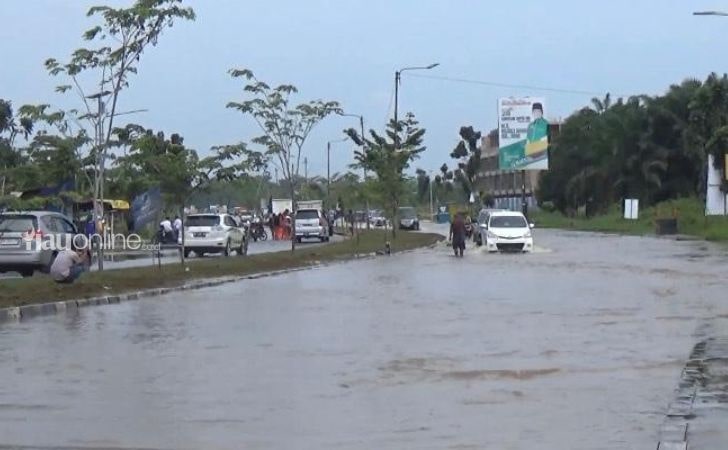 Banjir-di-sudirman-ujung10.jpg