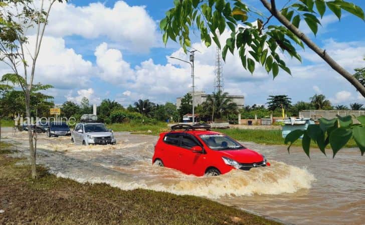 Banjir-di-sudirman-ujung2.jpg