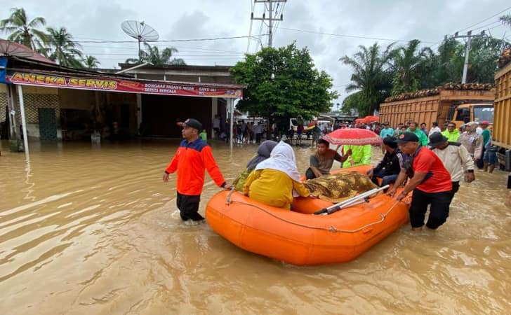 Banjir-di-sumbar1.jpg