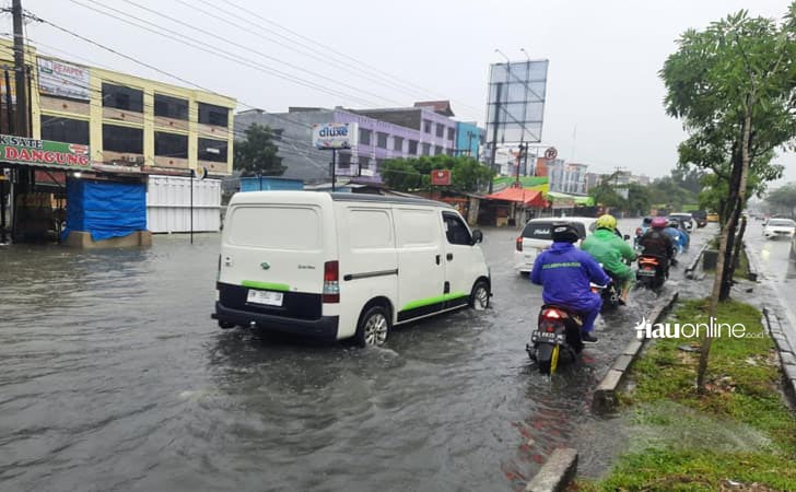 Banjir-menggenangi-jalanan-kota.jpg