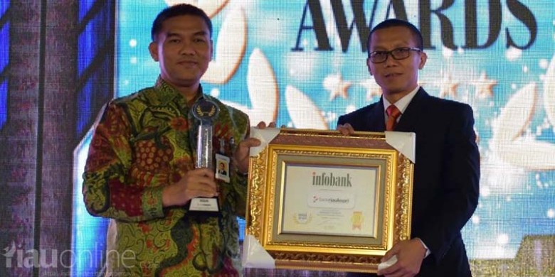 Bank-Riaukepri-Terima-Penghargaan-InfoBank.jpg