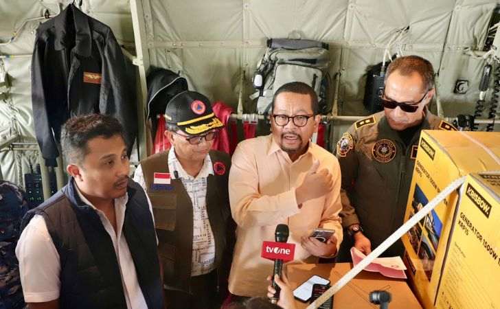 Bantuan-Tahap-Awal-Berupa-Internet-Satelit-Genset-dan-Paket-Pangan-Tiba-di-Sumbar.jpg