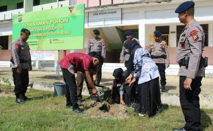 Batalyon-B-Pelopor-Tanamkan-Semangat-Green-Policing-ke-Pelajar-Sejak-Dini.jpg