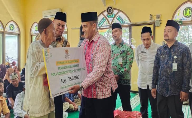 Baznas-Siak-Serahkan-zakat2.jpg