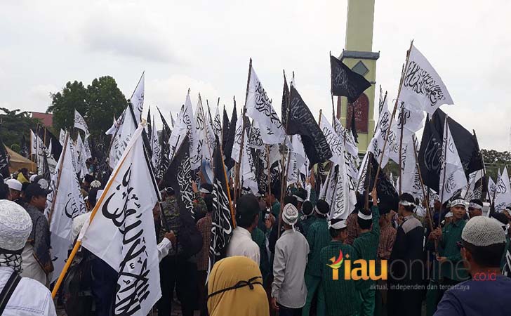 Bendera-Tauhid-berkibar-dalam-aksi-Bela-Islam.jpg